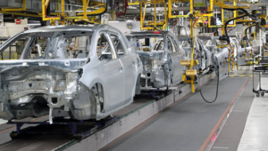tour-du-monde-en-neuf-etapes-d-une-industrie-automobile-au-dessus-de-laquelle-les-nuages-s-accumulent-photo-thierry-gachon-1546178999